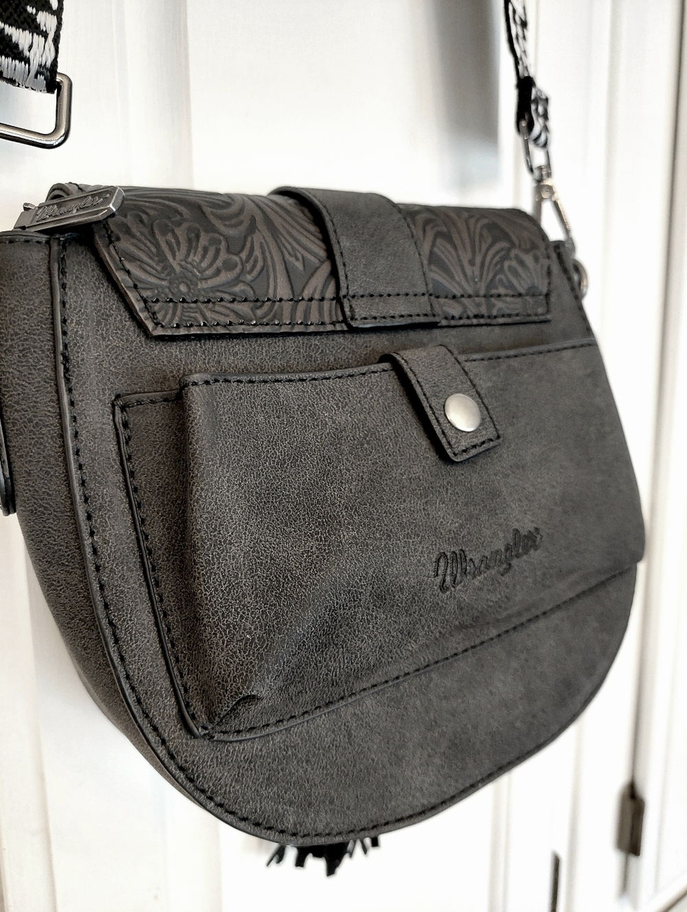 Wrangler Western Embossed Saddle Crossbody Bag - Picture 4 of 13